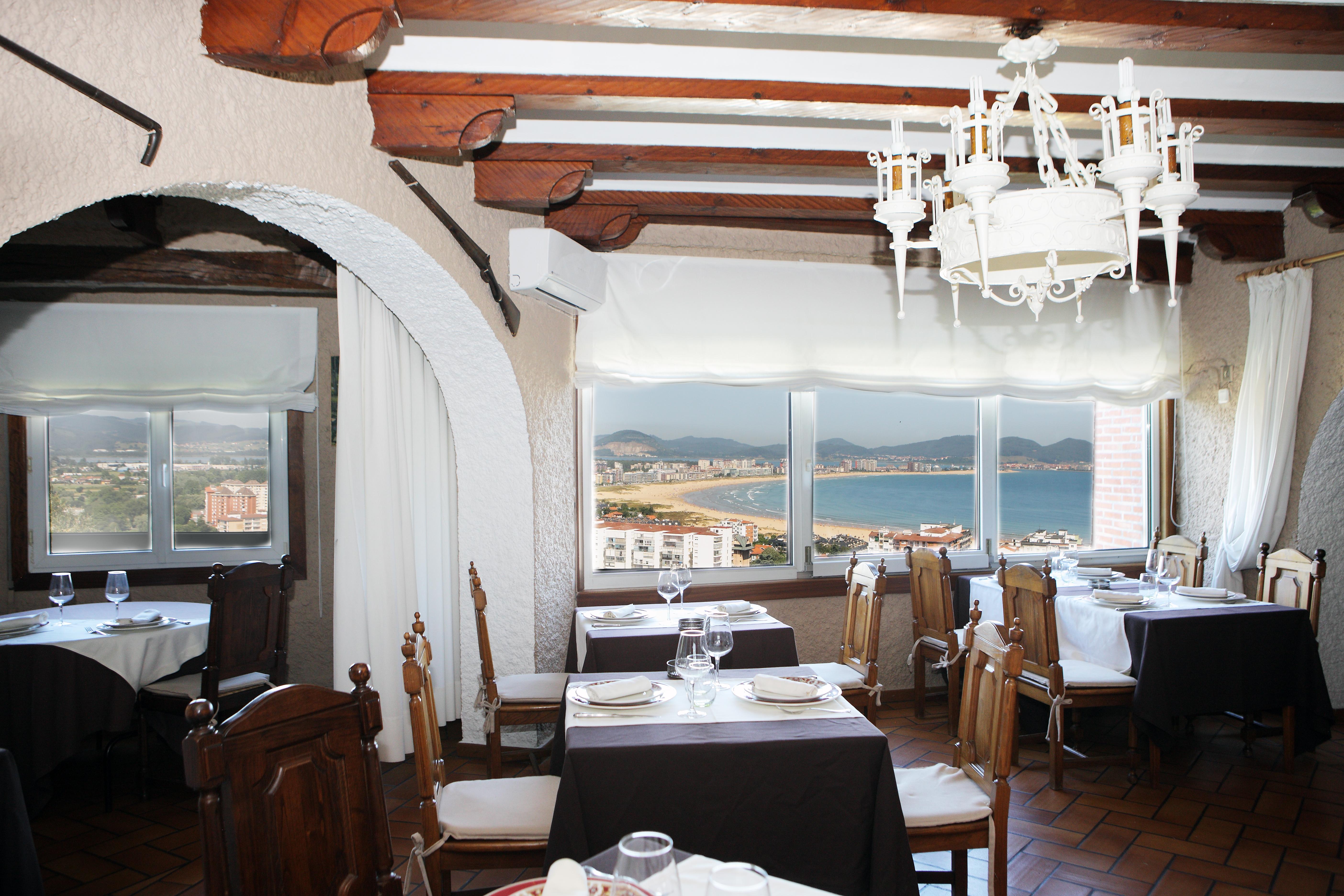 Hotel Restaurante Risco Laredo Bagian luar foto