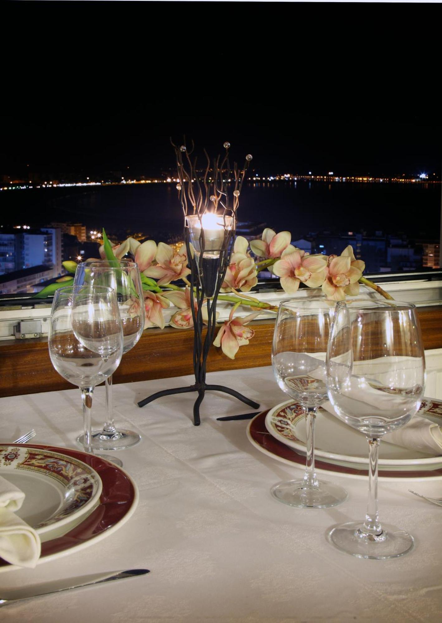 Hotel Restaurante Risco Laredo Bagian luar foto