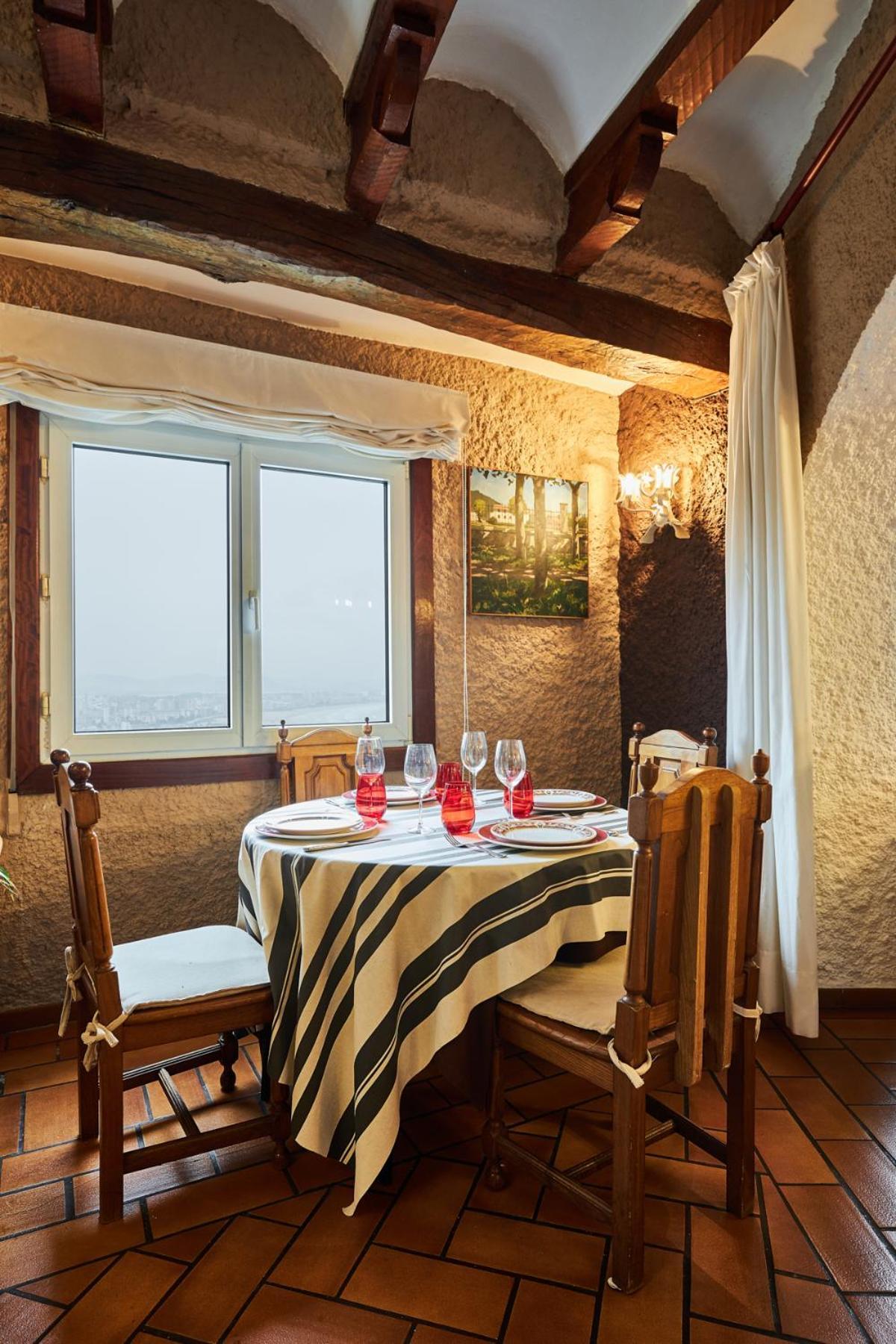 Hotel Restaurante Risco Laredo Bagian luar foto